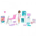 Muñeca Barbie en el médico - Le ponemos un kit de yeso